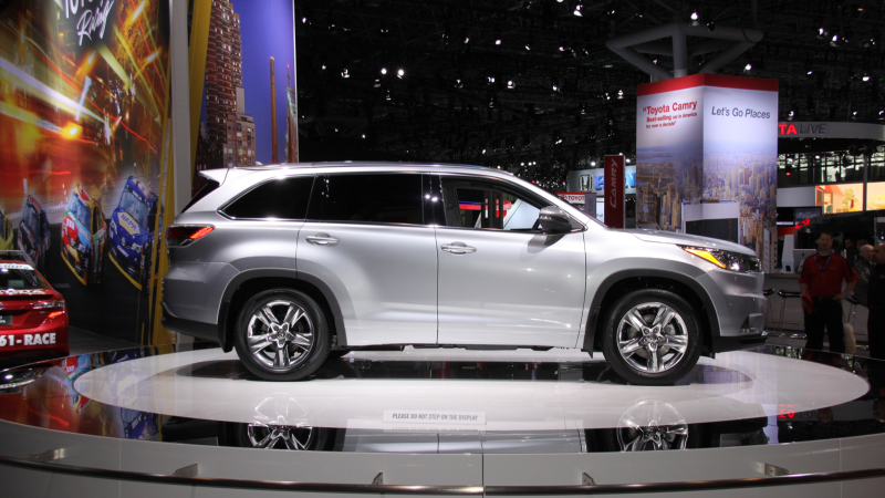 Illustration for article titled Toyota Has A Secret Way To Lure Small Children Into The 2014 Highlander
